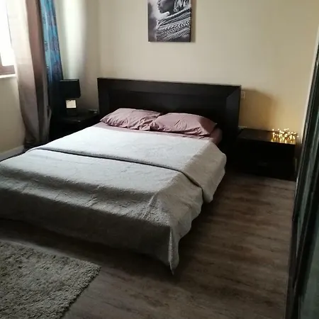 Spacious 3 Bedroom In The Centre Of Malta Lejlighed