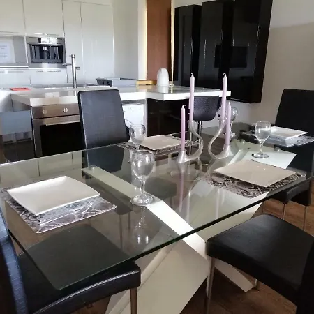 Spacious 3 Bedroom In The Centre Of Malta Appartamento *